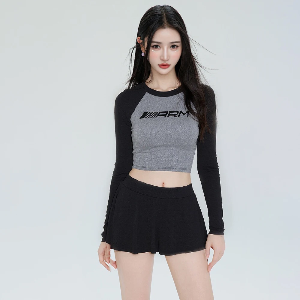 セパレートデザインの女性用水着：スタイルアップとストレッチ性を実現
