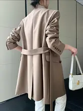 デザインにこだわったダブルブレストの中長丈ジャケット【ウエストリボン付き・上品なコート】