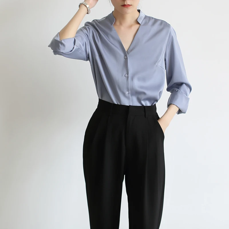 大人可愛い服 40代コーデ 完全ガイド｜Vネックレトロシャツで自然な可愛さを実現