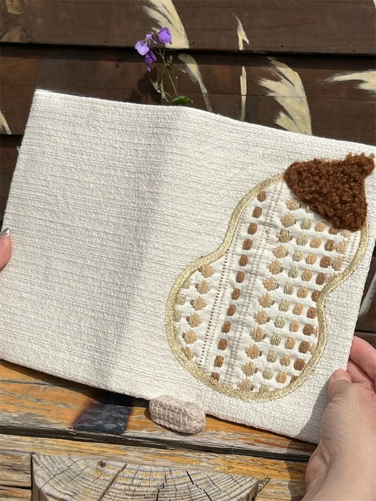 可愛い刺繍入り手帳カバー：ハンドメイド副業で人気の日記用アイテム