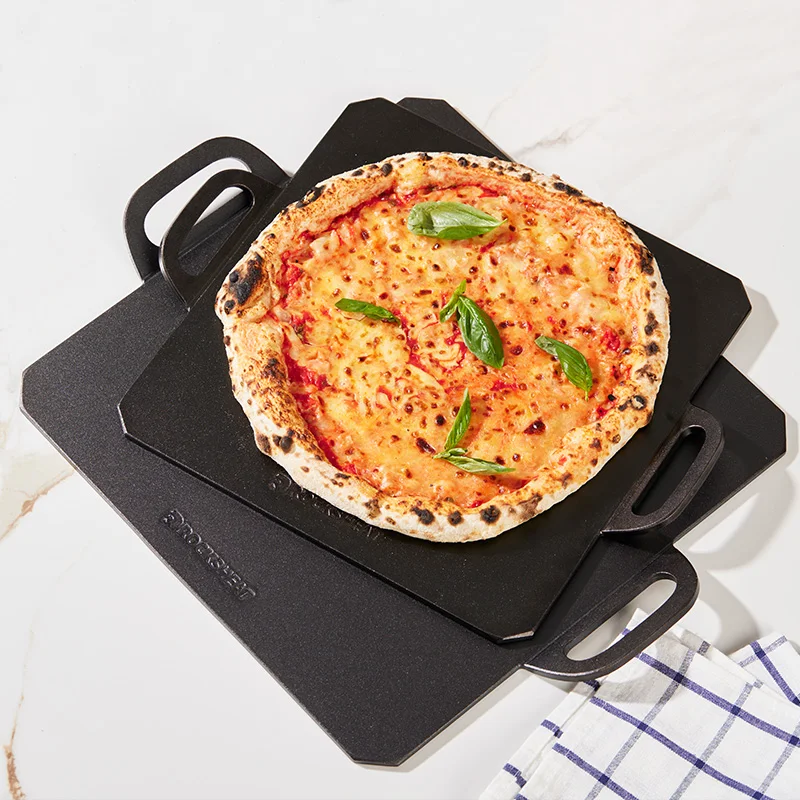 高温対応ピザ用スチールプレート：両ハンドル設計で家庭でも安定した焼き上がりを実現