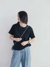 シンプルなオーバーサイズ白Tシャツ【短袖・ユニセックス・カジュアルスタイル】