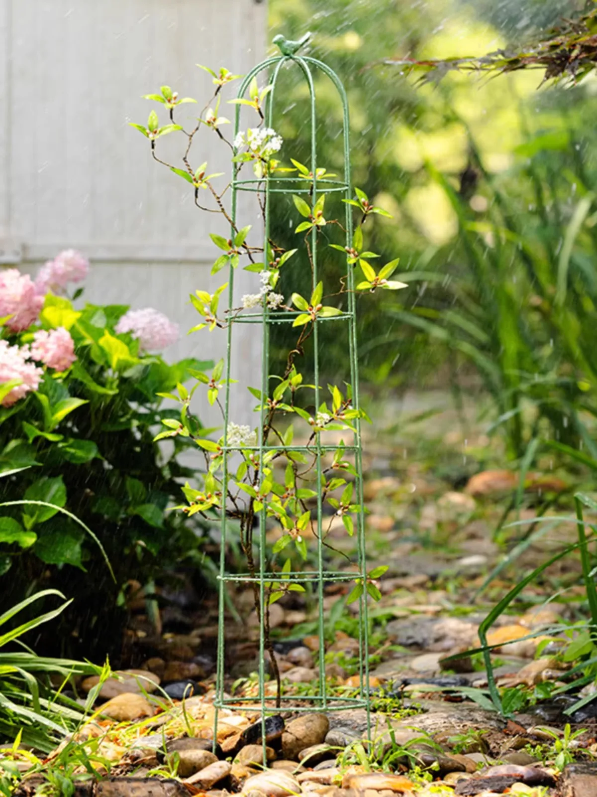 アイアン製バラと月季の花柱：屋外用植物攀爬支架の設置と機能解析