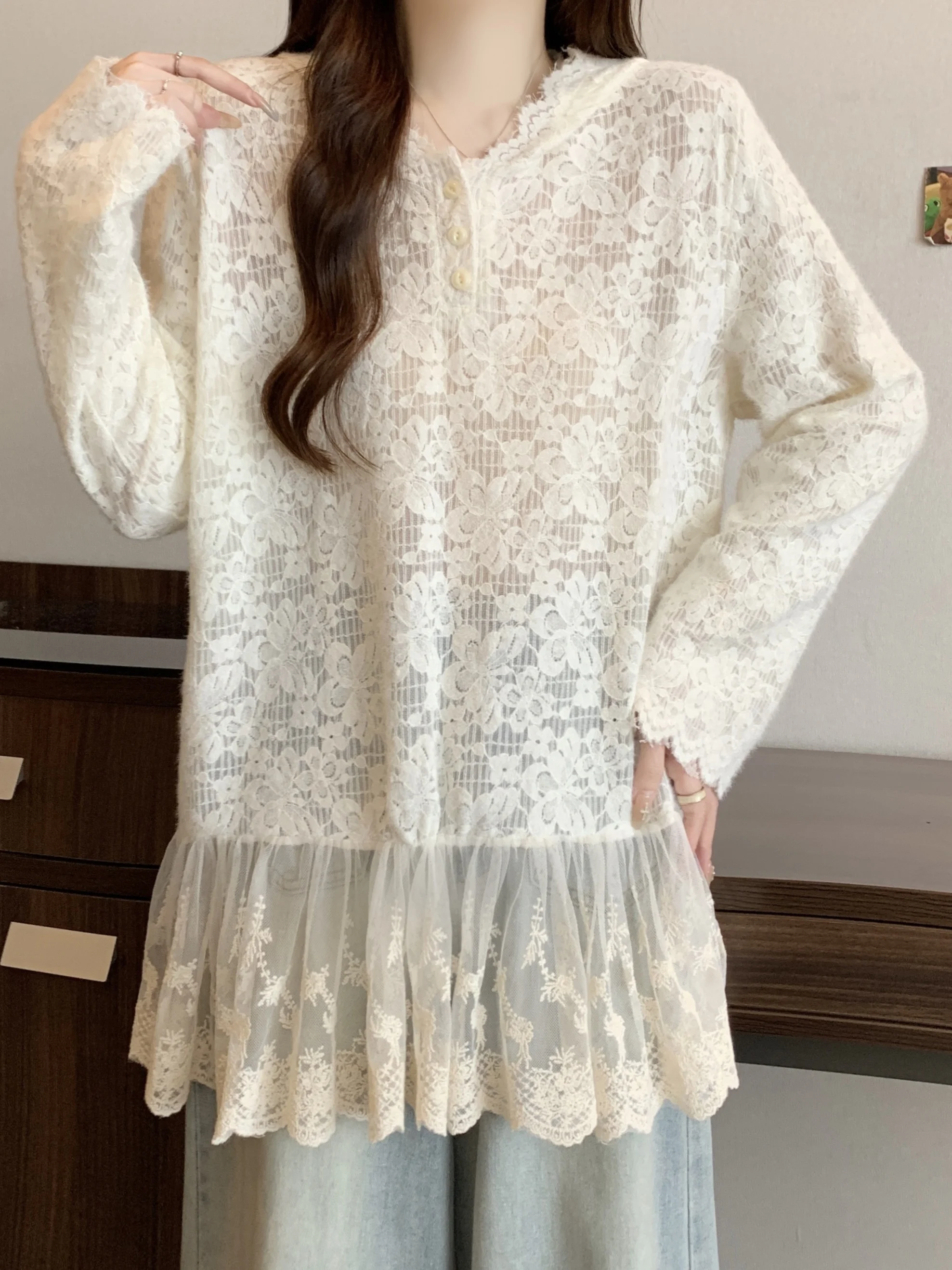 春夏の重ね着に悩む女性、どうやってtシャツを着こなすの？