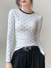ドット柄の長袖トップス【ラウンドネック・スリムフィット・女性用・秋用】