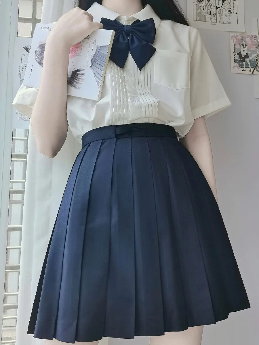 大人可愛いの本質とは？学院風シャツで実現する自然な美しさ
