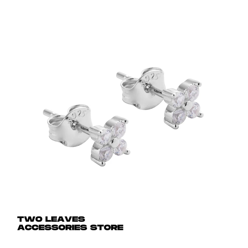 40代男性ピアスおすすめ：TWO LEAVES S925シルバー四葉のクローバークリスタルピアス