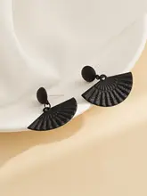 中国風ファン型 黒色イヤリング【アンティークスタイル・ノーホールタイプ・シンプルデザイン】