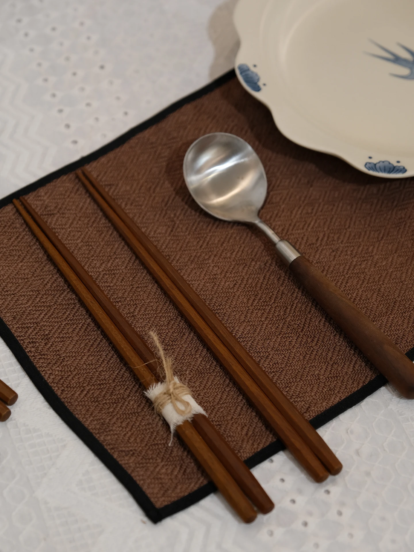 天然の鉄木製防滑箸：清漆仕上げで抗菌・防カビを実現する日式デザイン