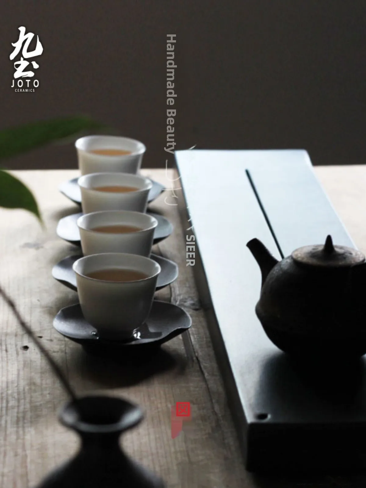 手作り粗陶の茶托：禅スタイルで功夫茶具に最適な黒色陶器小皿