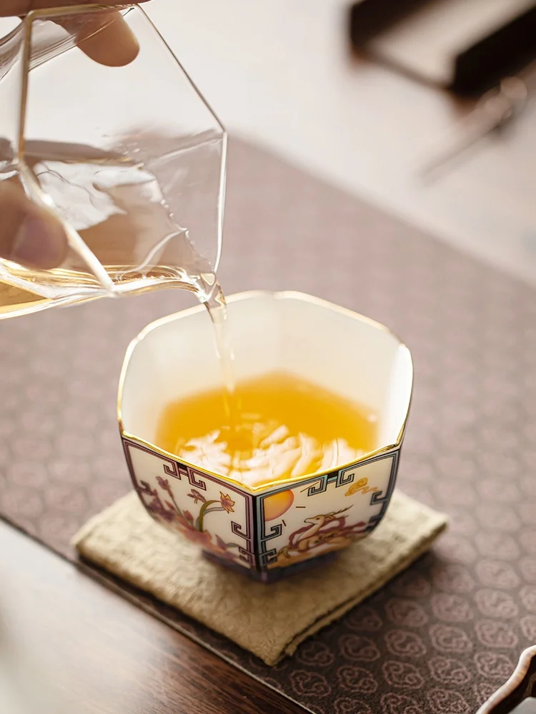 エナメル彩の一人用茶杯：復古風デザインが新たにリニューアルされた理由と特徴