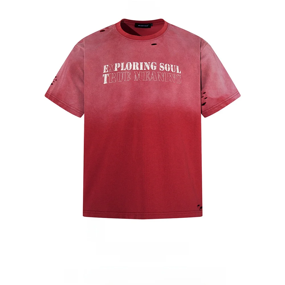 グレーTシャツはどんな色に見えやすい？グラデーションの一枚が、季節を越えてスタイリングを変える