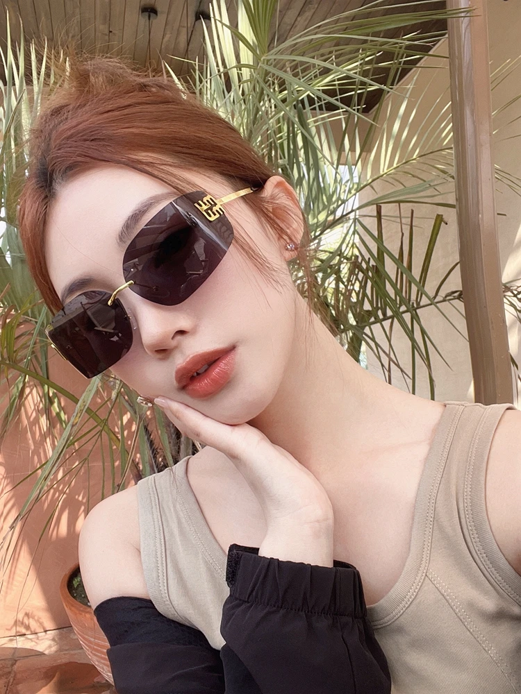 軽量でスタイリッシュなフレームレスサングラス：Y.GUAN 8051の夏用女性向けデザインと機能解析
