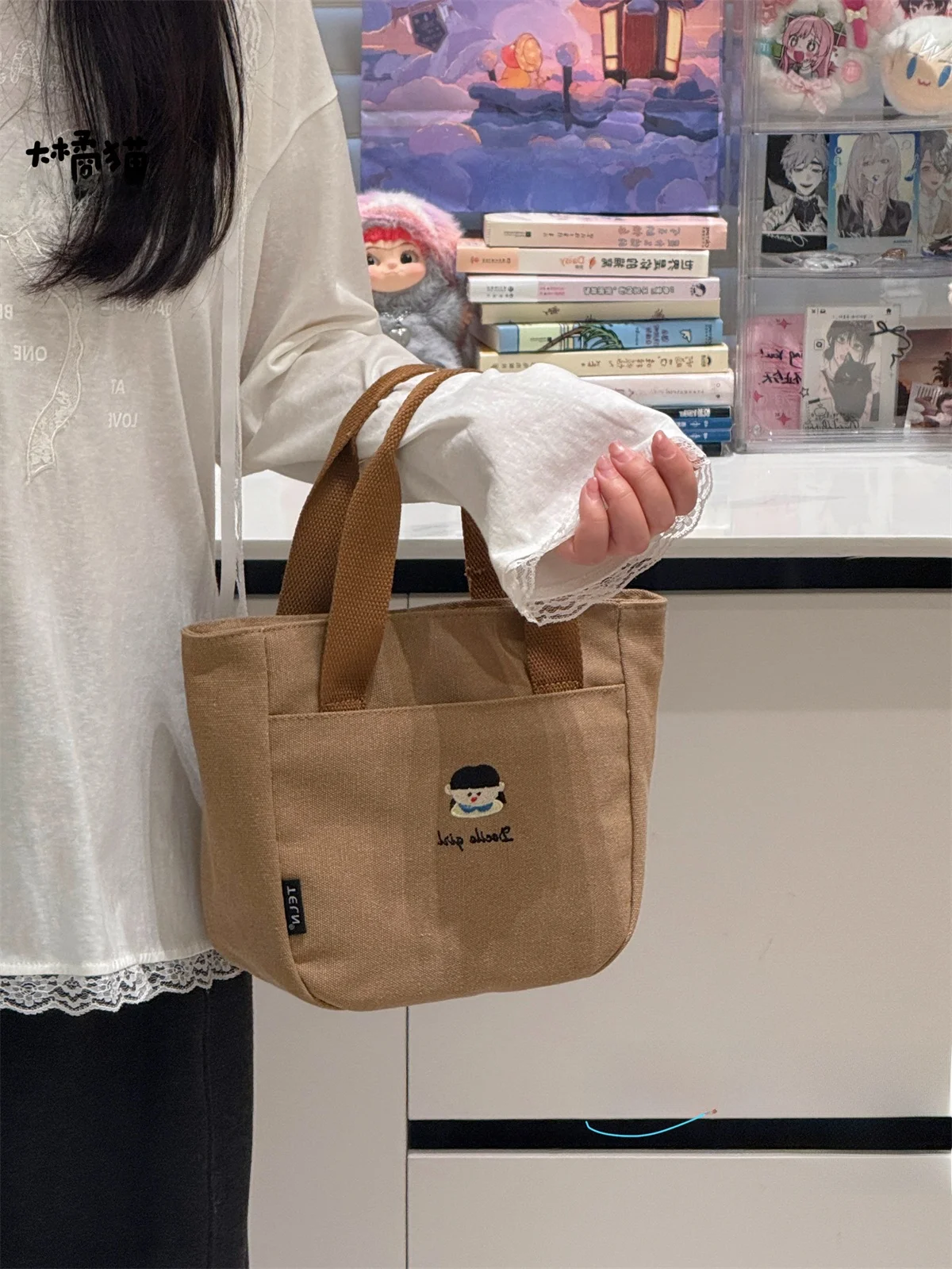 刺繍入りかわいい女の子デザインのトートバッグ：厚手キャンバスで通勤・学生に最適な実用性を実証