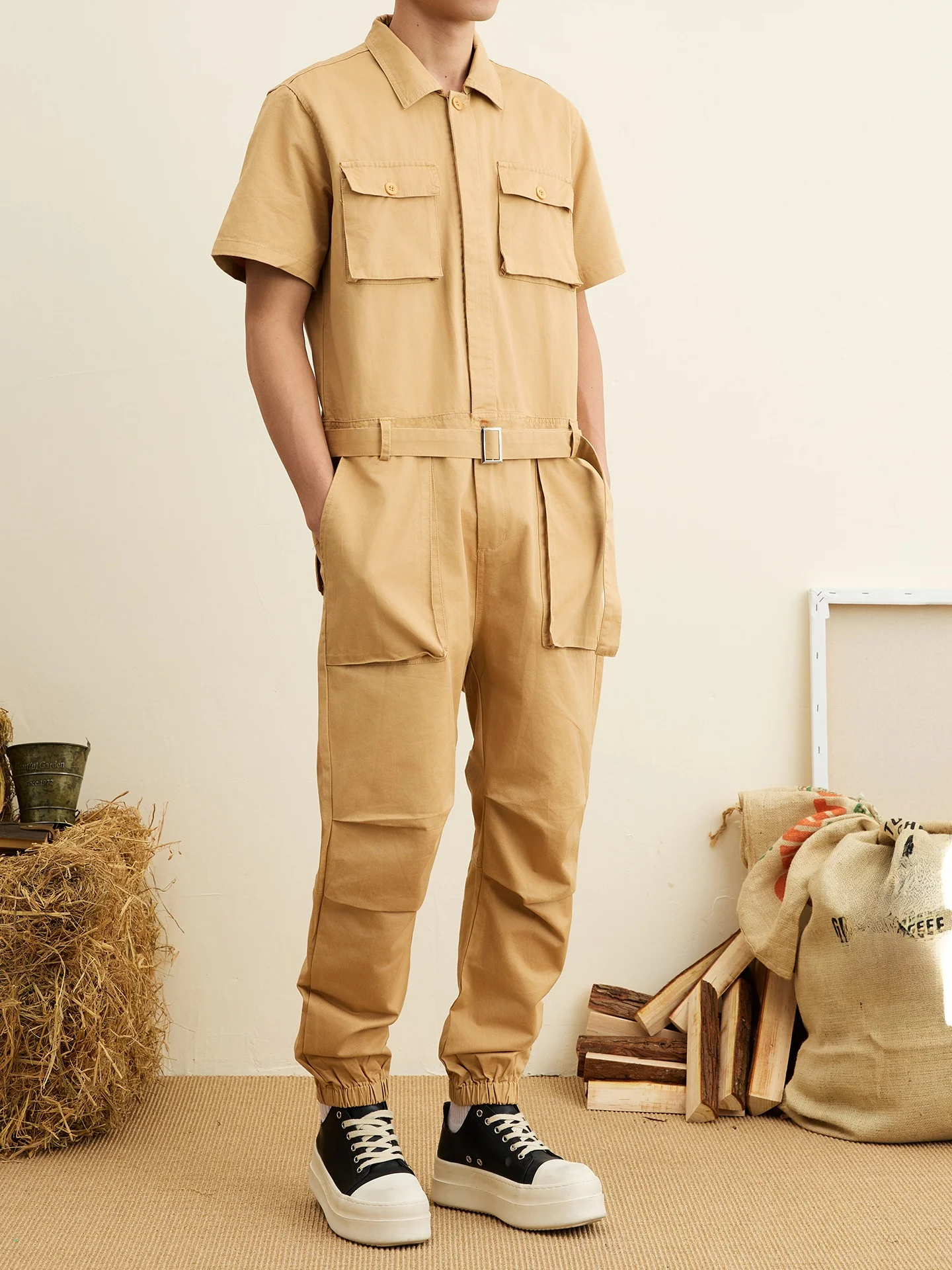 夏服オフィスカジュアルで「涼しさ」と「プロフェッショナリズム」を両立するには？