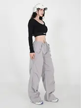 ゆったりとしたシルエットのカーゴパンツ【シルバーグレー・春秋用・ローボディ・ワイドレッグ】