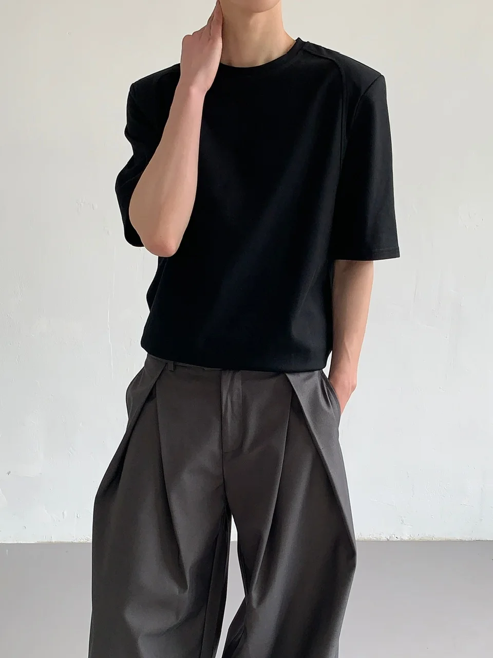 肩パッド付きTシャツで通勤スタイルを一気にアップできるの？
