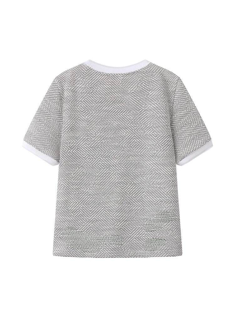 夏の1日で何回も着るTシャツは、本当に「コントラストカラー」が勝る？