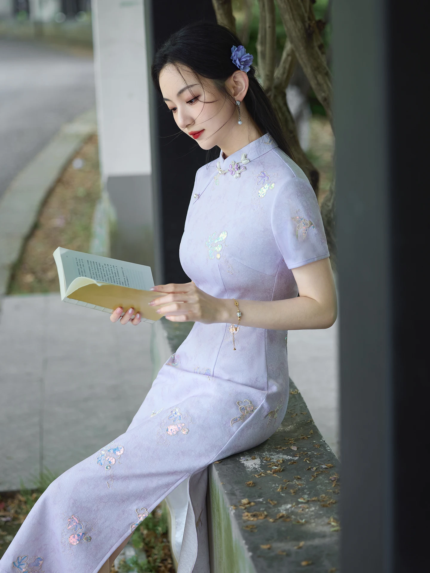 卒園式の母に贈る服は、どう選ぶ？花柄の紫チャイナドレスが注目する理由