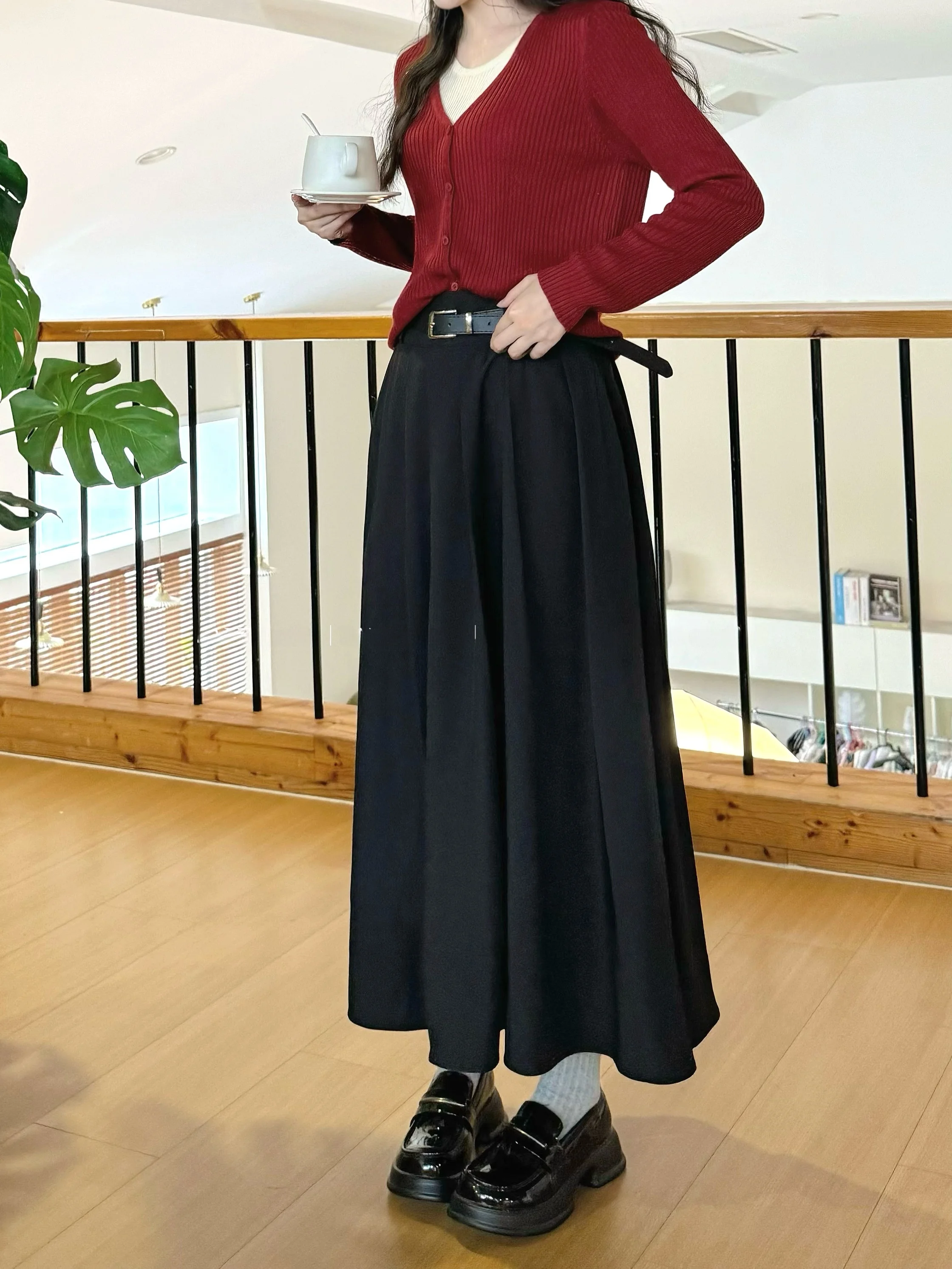 プリーツスカート コーデ 完全ガイド｜トップス選びの秘密とファッションルール