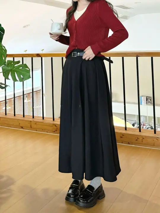 SALT プリーツ付き黒半身スカート【高腰・Aライン・中長丈・秋用】