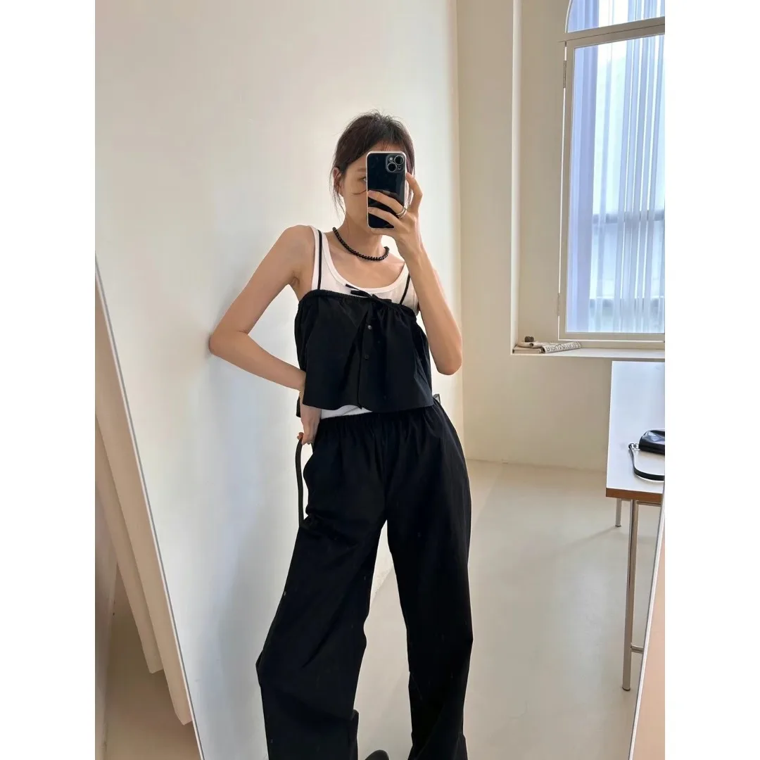 「Tシャツズボンに入れる」のは可能？韓風のシンプルセットアップが解決するリアルな着こなしの悩み