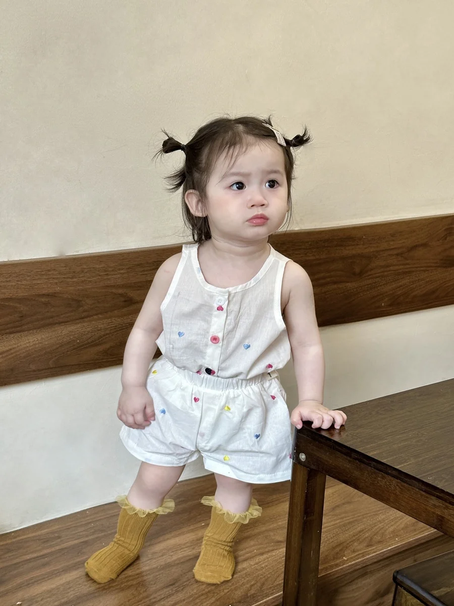 女の子用夏用薄手  トップスとショートパンツセット：1歳半から3歳女児向けの快適なカジュアルスタイル