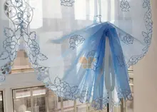 ブルーのエレガントなローマンシェード【刺繍デザイン・穴あけ不要・吊り下げ可能】