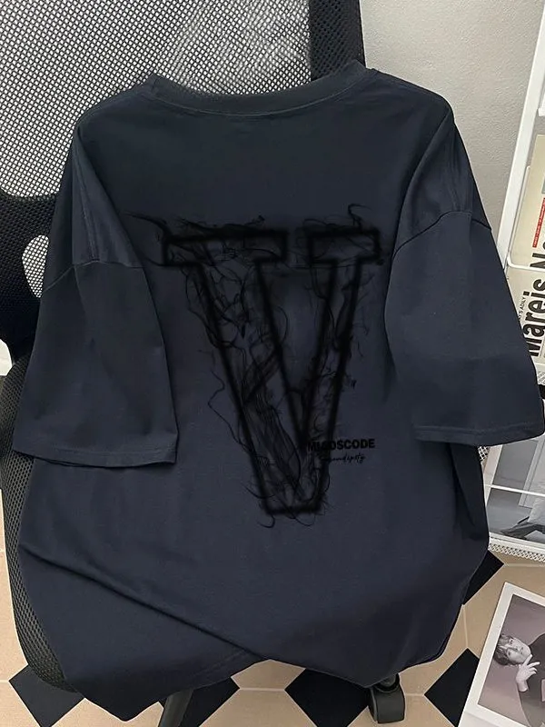 バックプリントTシャツはどんなのがおすすめ？実際の使い方と選び方を徹底解説