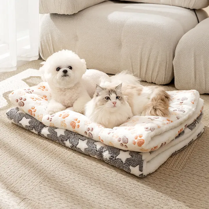 ペット用毛布【シンプルデザイン・保温・フランネル製・犬用マット】