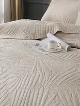 純白のリーフデザイン両面刺繍キルティング3点セット【ダブルサイズ・冷房用ケット・布団カバー付き】