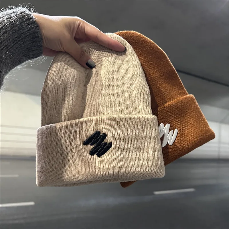 needles ニット帽：刺繍入りニット帽の実用性と使用シーンを解説