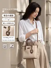 大容量の女性用ショルダーバッグ【カジュアル・通勤・小熊チャーム付き】