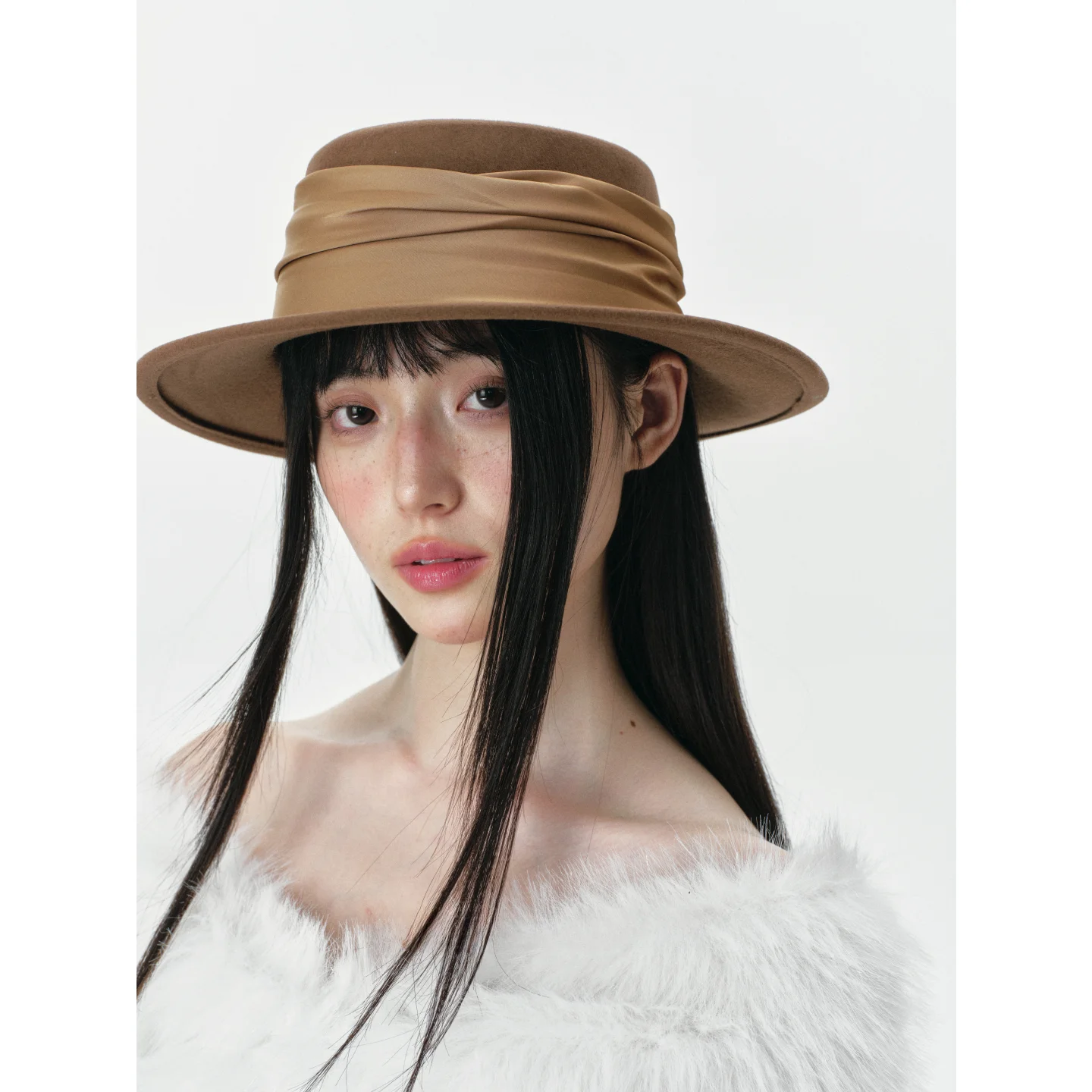 帽子とスーツを組み合わせるとき、どう選ぶ？