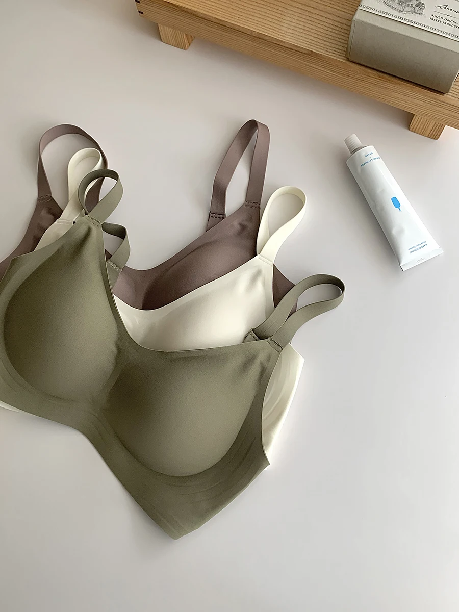 ノンワイヤー育乳ブラ：Fangtang Studioのシンプルで快適な3/4罩杯モデル