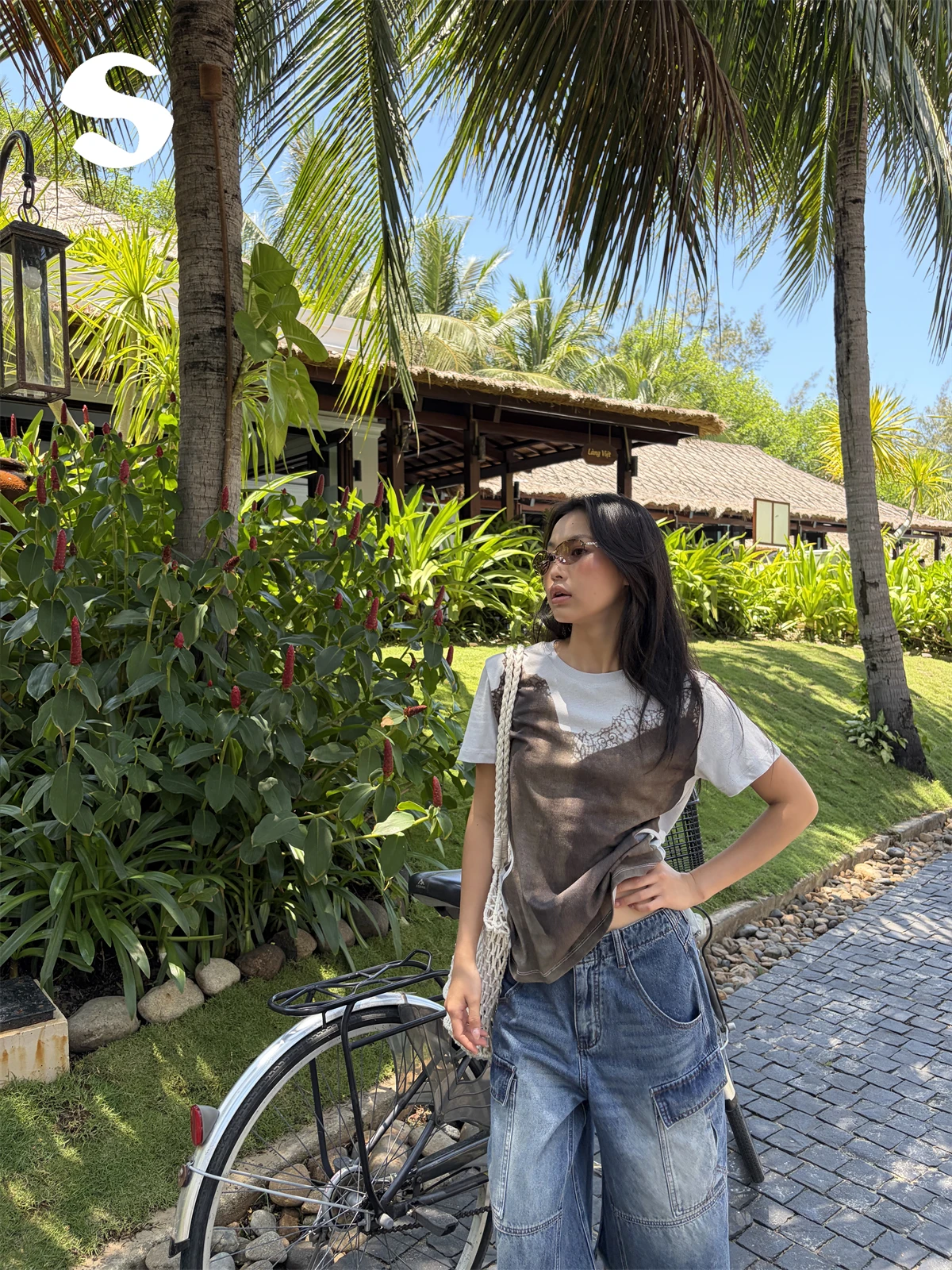 tシャツ 2枚重ねで失敗しない方法は？レース付きプリントTシャツが解決する夏の着こなしの悩み