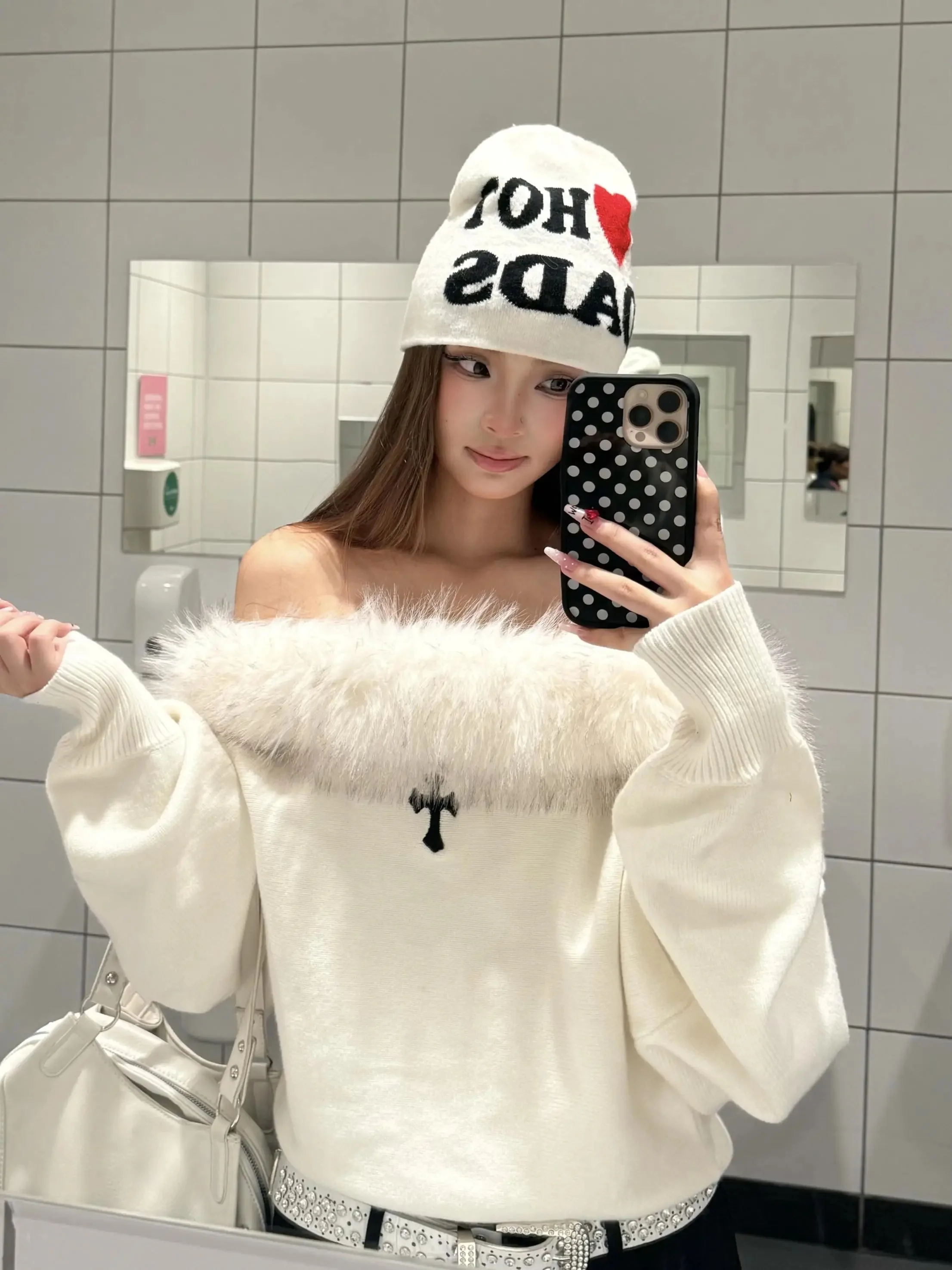 トレンドフェミニンを着るなら、この1着で完璧にできる？