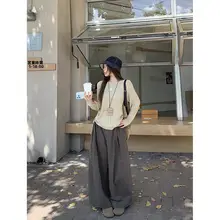 トレンド感あふれる長袖ニットトップスとワ イドレッグカジュアルパンツのファッションコーディネート（セットアップ対応）