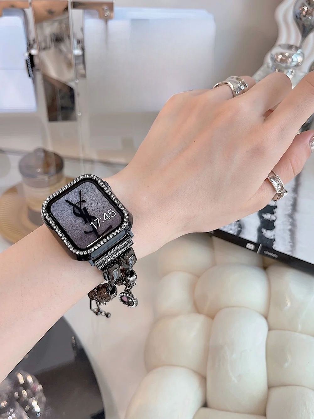 イエスマート おすすめの金属バンド：Apple Watch対応ワイドデザインの実用性と適用範囲