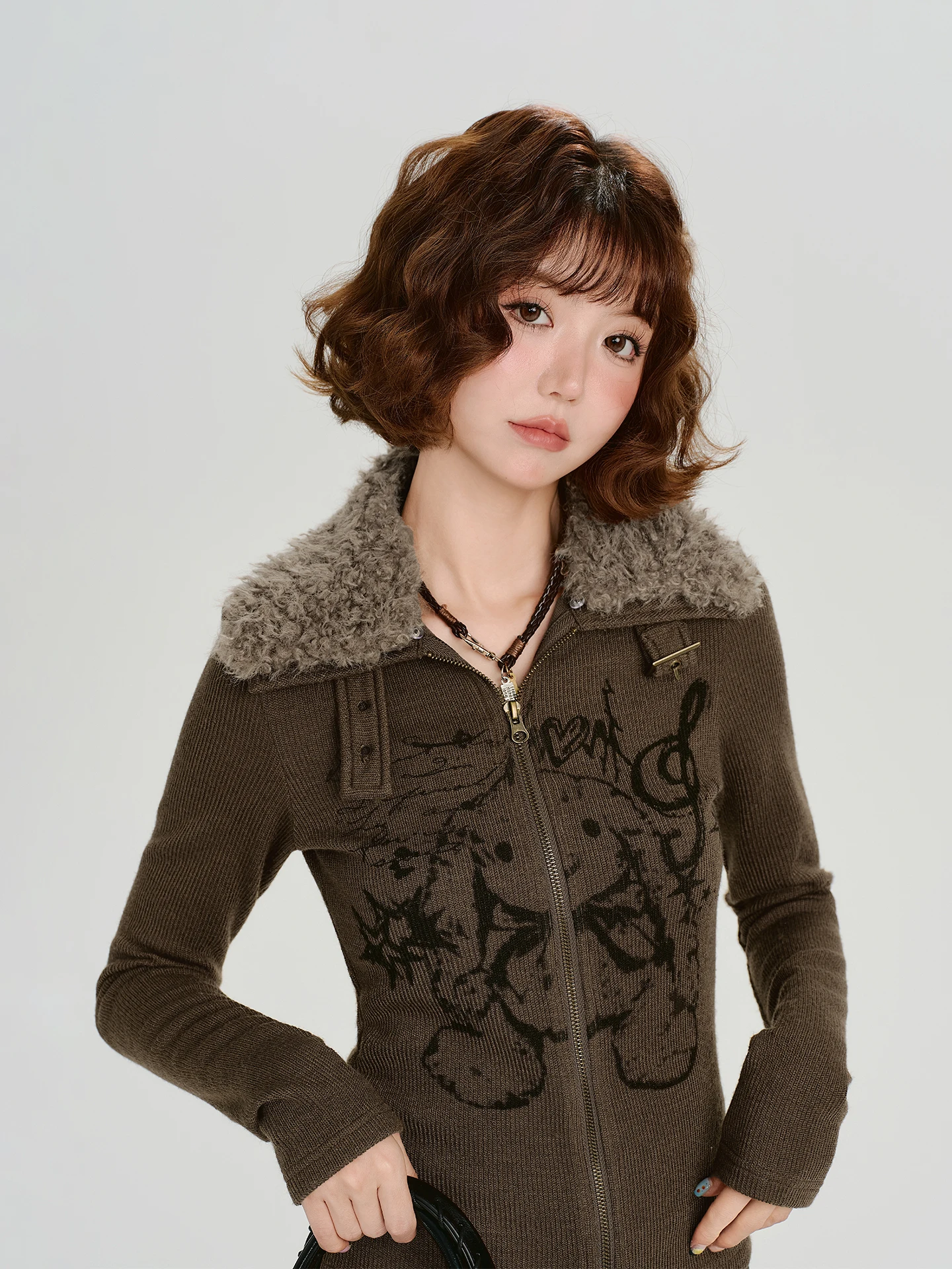 レディースサイズ40に合う服は？15度の気温で着るなら、このカーディガンがベスト！