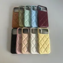 おしゃれな菱形デザインのレザー製スマートフォンケース【iPhone用・極上の柔らかさ・デザイン強調】