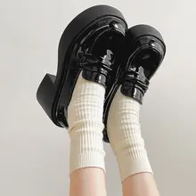 黒の厚底ブロックヒールローファー【秋用・エレガントスタイル・一体感のあるデザ イン】（セットアップ対応）