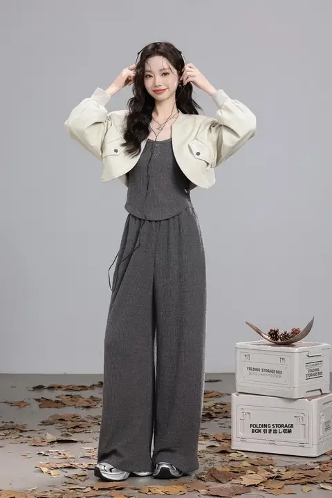 ファッションタンクトップとワイドパンツの秋用コーディネート（セットアップ対応）