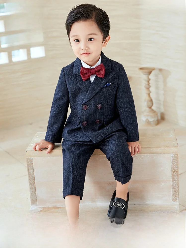 1歳誕生日の祖父母に贈る服は、フォーマルな演出衣装が一番？