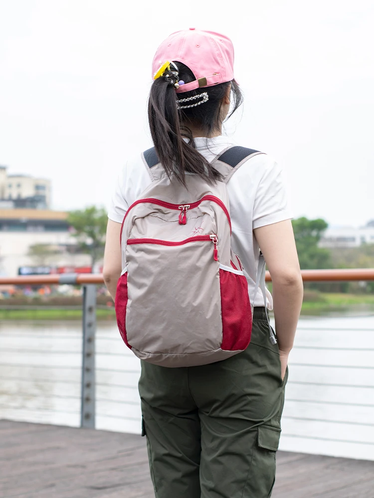 軽量折りたたみハイキングバックパック：夏用・ダブルショルダーで快適な日帰り登山に最適なアイテム