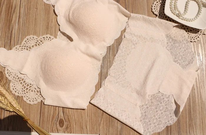 透かしデザインのノンワイヤーブラジャー：育乳とナイト用途に最適な補正スタイル