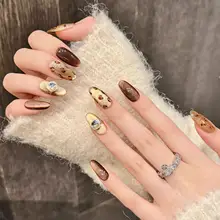 輝くヒョウ柄のハンドメイド爪付きネイル【ショート・猫目デザイン・美白効果】（セットアップ対応）