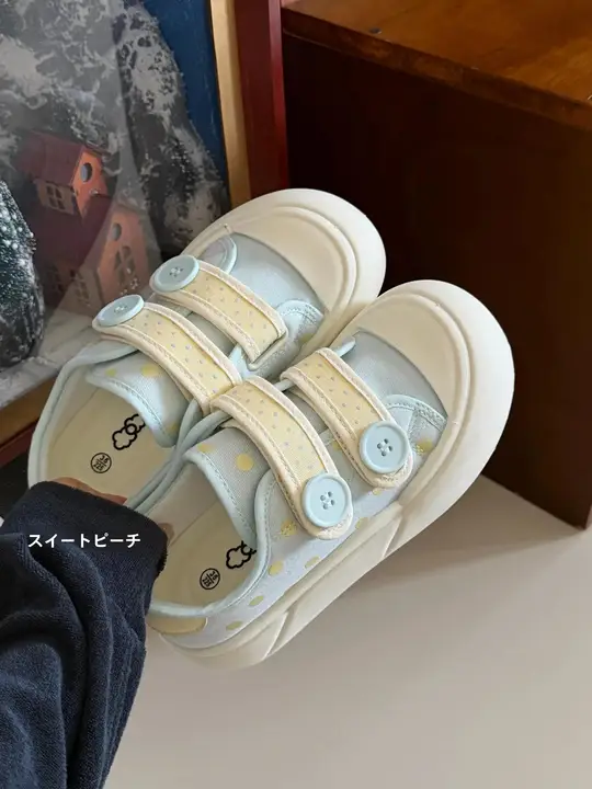 つややかなドットデザインのキャンバスシューズ【魔法のテープ・厚底・通気性・スタイル】