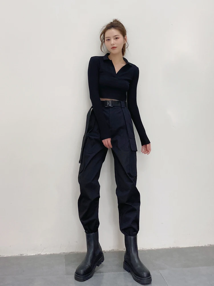 大人可愛いの本質とは？高ウエスト黒パンツで実現するスタイルのバランス