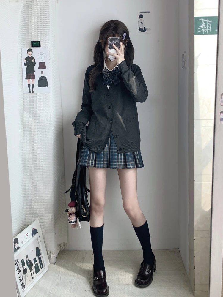 ダサい学生服が人気になる理由は？中学生女子にぴったりの「ゆったりチェックスタイル」が今、注目されている